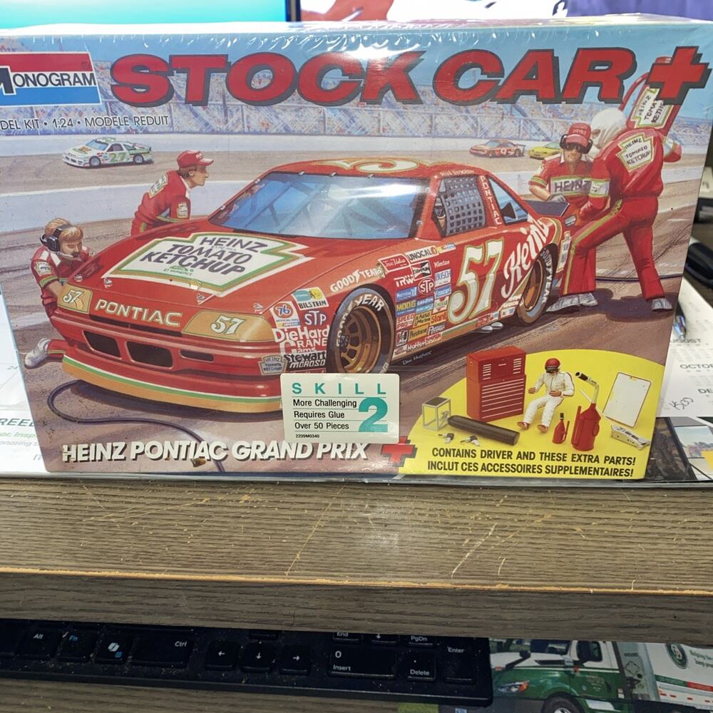 Monogram Stock Car + Heinz Pontiac Grand Prix Model Car Kit